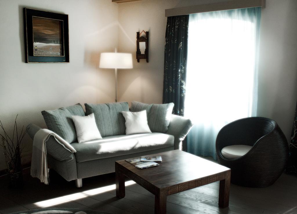 La Belle Saison Bed and Breakfast Mollens  Δωμάτιο φωτογραφία